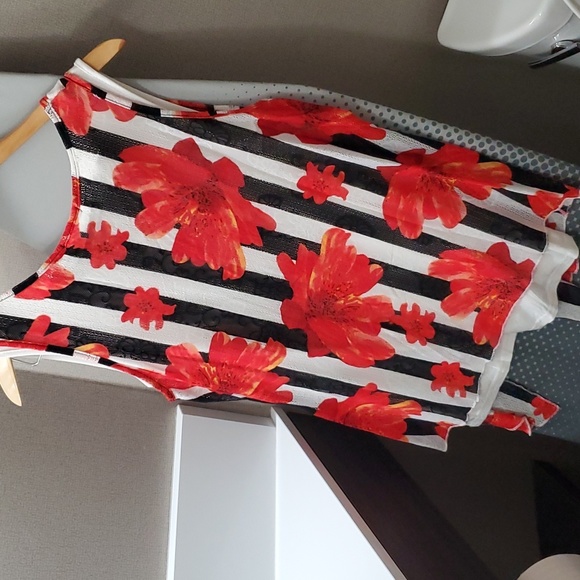 Top - Picture 2 of 8